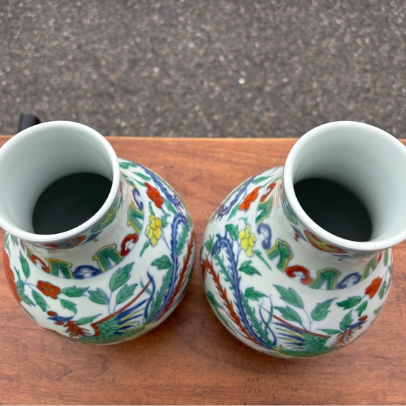 Pair of Chinese Doucai Vases - Picture 7 of 7